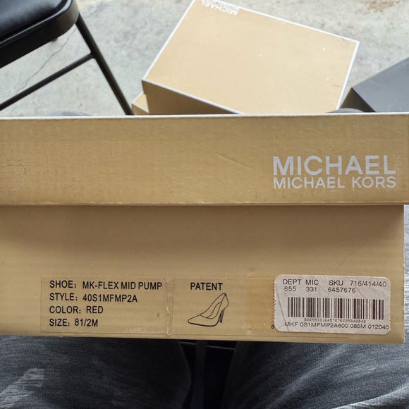 Michael Kors Mk Flex Mid Pump Patent Leather Red
NIB - Picture 7 of 7